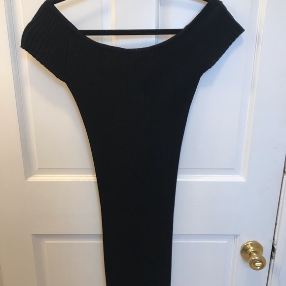 Black off the shoulder body con dress - Picture 1 of 4